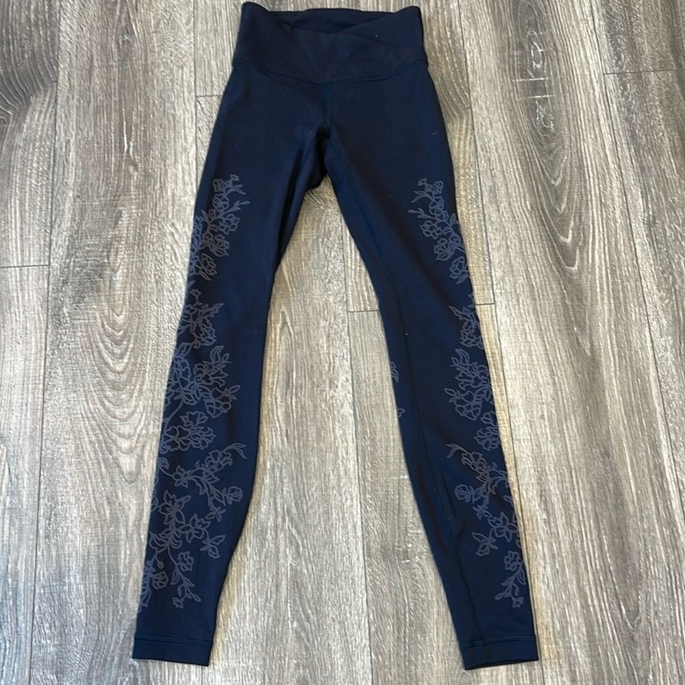 Lululemon Floral size 2 leggings